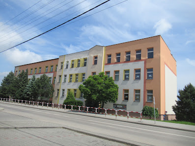 Szkoła Podstawowa nr. 1 im. Józefa Piłsudskiego w Chybiu Bielska 80, 43-520 Chybie, Polska