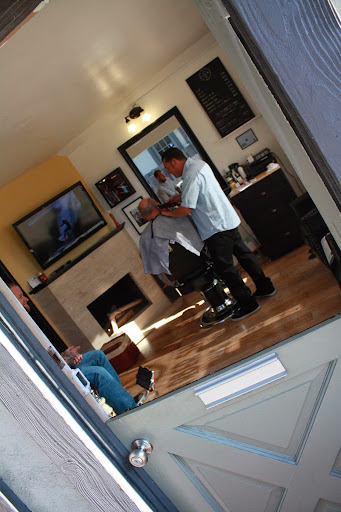 Barber Shop «The Den Barber Shop & Shave Parlor», reviews and photos, 1854 S Coast Hwy #1, Laguna Beach, CA 92651, USA