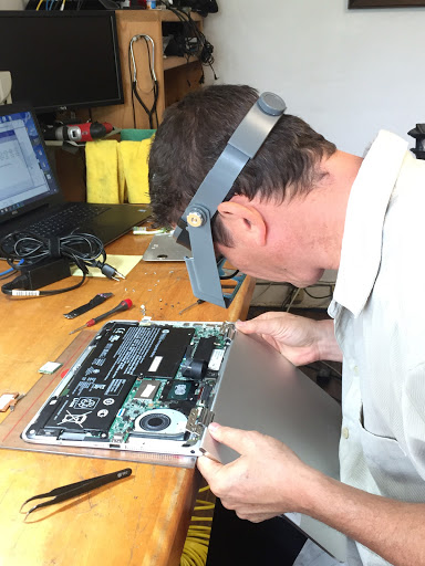Santa Barbara Computer Repair PC Tech image