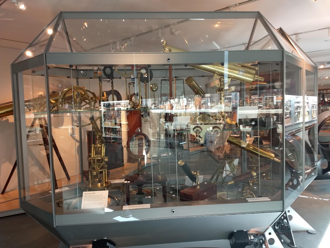 The Collection of Historical Scientific Instruments at the Putnam Gallery