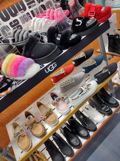 Shoe Store «Journeys», reviews and photos, 15900 La Cantera Pkwy #6635, San Antonio, TX 78256, USA