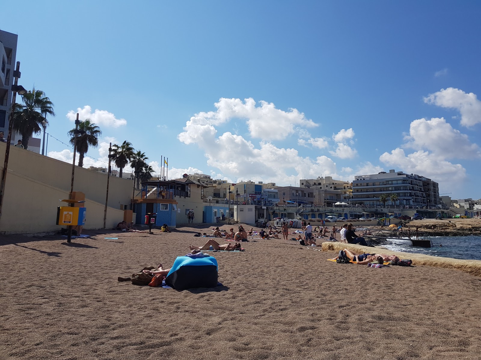 Photo de Buġibba Perched Beach et le règlement