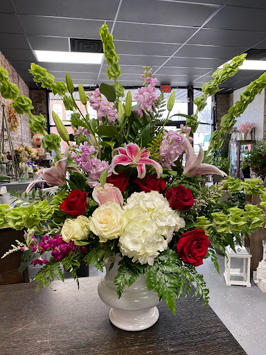 Florist «The Rosebud Flowers», reviews and photos, 501 Main St, Beech Grove, IN 46107, USA