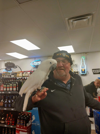 Wine Store «Hy-Vee Wine & Spirits», reviews and photos, 2310 Hubbell Ave, Des Moines, IA 50317, USA