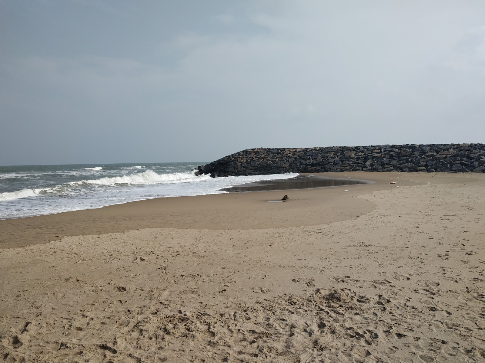 Foto de Poompuhar Beach e o assentamento