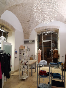 Zed Abbigliamento Di Ancona Alba Anna Corso Vittorio Emanuele, 192, 70019 Triggiano BA, Italia