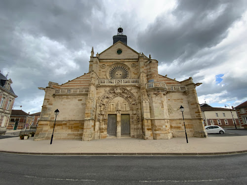 Eglise de La Neuville-au-Pont à La Neuville-au-Pont