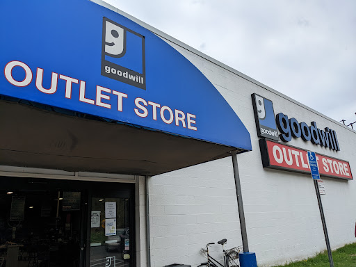 Outlet Store «Goodwill Outlet Store», reviews and photos, 2901 State St, Hamden, CT 06517, USA