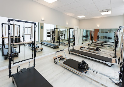 Esencia Pilates - C. del Monasterio San Millán de la Cogolla, 30, 47015 Valladolid, Spain