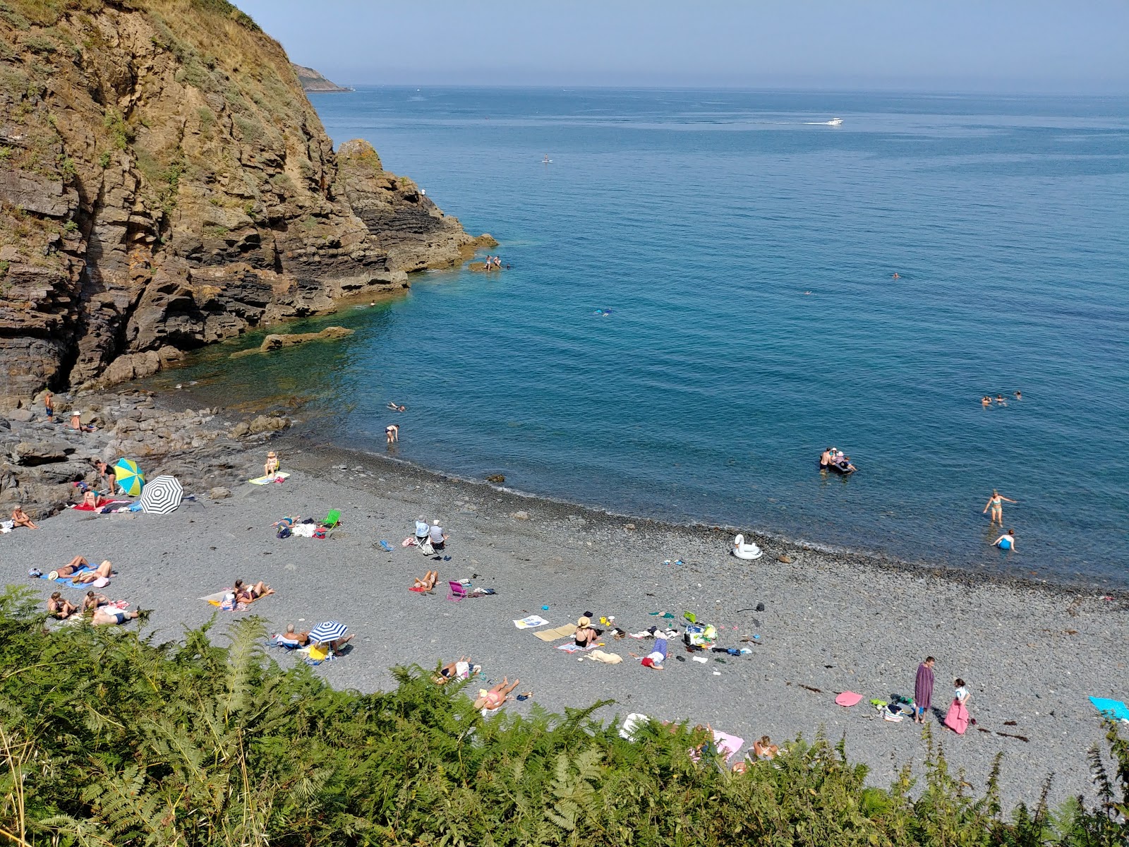 Foto von Plage du Pointe de Pors Pin mit eine gerade küstenlinie