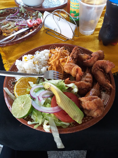 Mariscos y Restaurante Caracuaro comida tipica de  - Av. Generalísimo Morelos, Mirador, 61920 Carácuaro de Morelos, Mich., Mexico