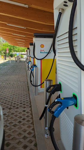 Borne de recharge de véhicules électriques Shell Recharge Charging Station Rousset