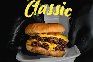 Str'eat Burger 49 image
