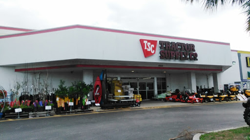 Tractor Supply Co., 4888 Okeechobee Rd, Fort Pierce, FL 34947, USA, 