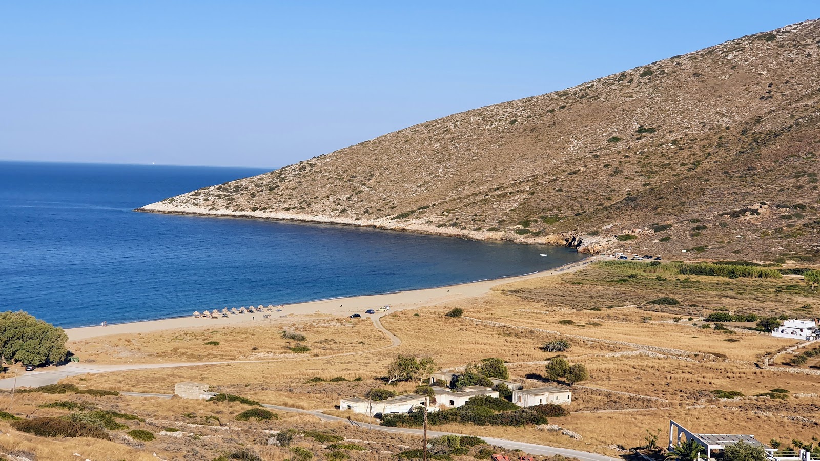 Agios Theodoti beach'in fotoğrafı geniş ile birlikte