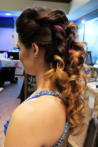 Beauty Salon «Color Bar Beauty Salon», reviews and photos, 519 N Mountain Rd, Harrisburg, PA 17112, USA