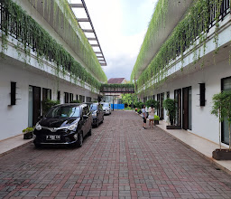 RedDoorz Plus near Trans Studio Cibubur 2 photo
