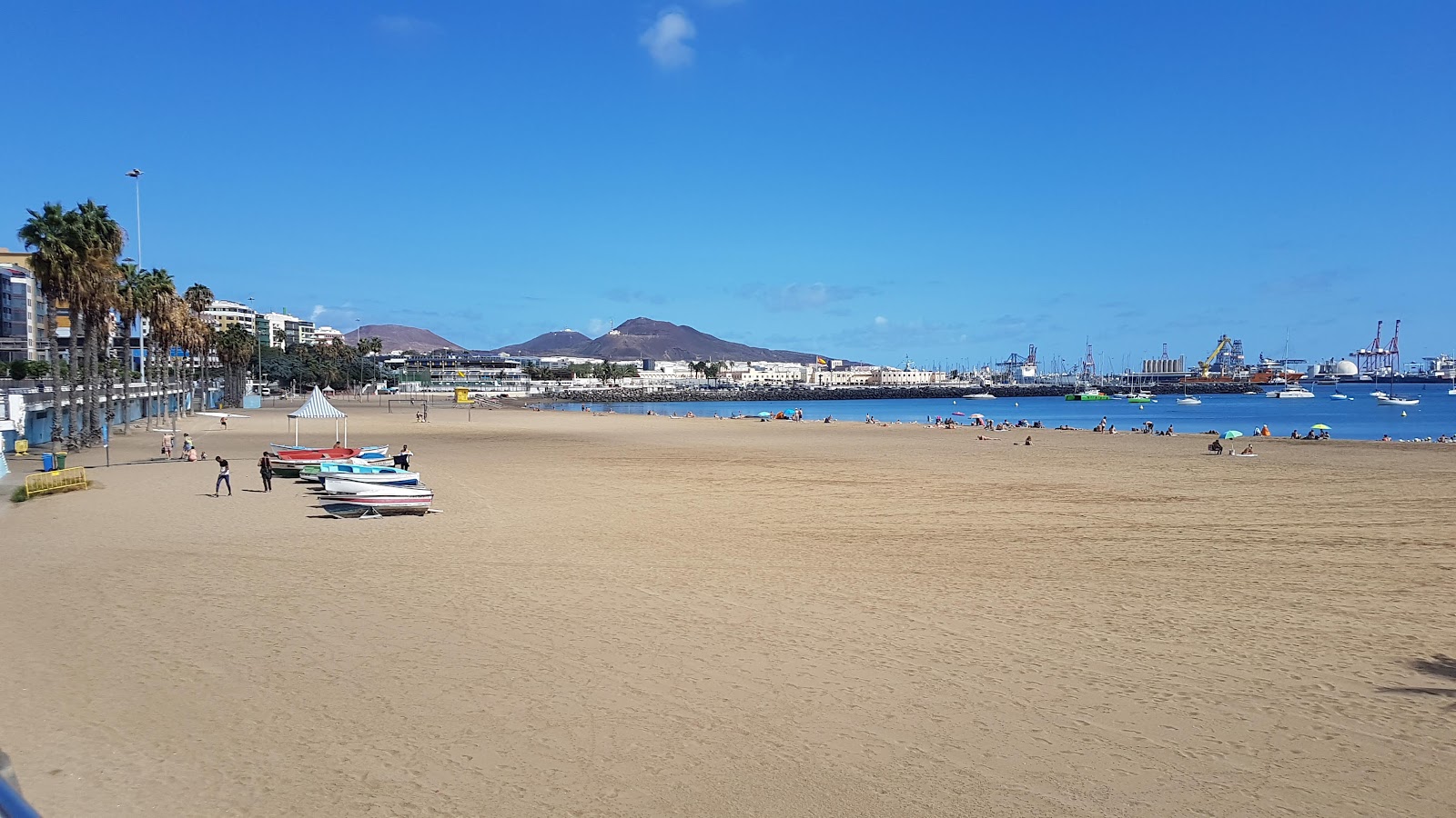 Playa de Las Alcaravaneras'in fotoğrafı çok temiz temizlik seviyesi ile