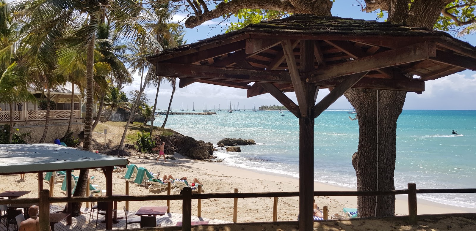 Foto di De La Vieille Beach con una costa dritta