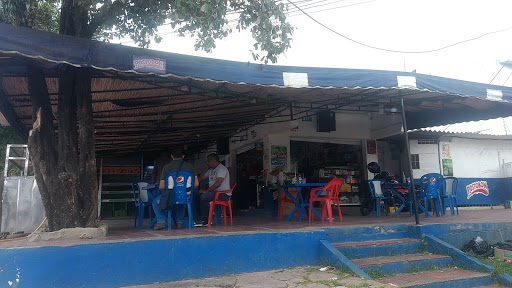 TIENDA Y TERRAZA LA VICTORIA