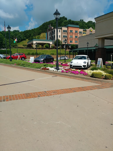 Resort «Mardi Gras Casino & Resort», reviews and photos, Greyhound Dr, Cross Lanes, WV 25313, USA