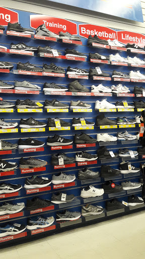 Sporting Goods Store «Big 5 Sporting Goods - Fresno», reviews and photos, 5488 N Blackstone Ave, Fresno, CA 93710, USA