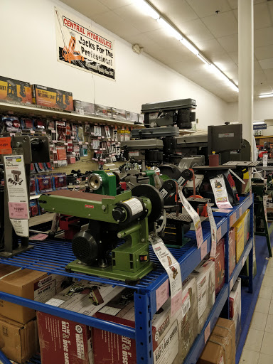 Hardware Store «Harbor Freight Tools», reviews and photos, 6272 Pearl Rd, Parma Heights, OH 44130, USA