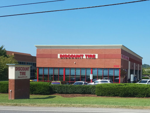 Tire Shop «Discount Tire Store - Spring Hill, TN», reviews and photos, 3000 Belshire Village Dr, Spring Hill, TN 37174, USA