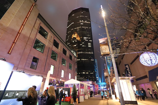 Mary Tyler Moore Statue by null