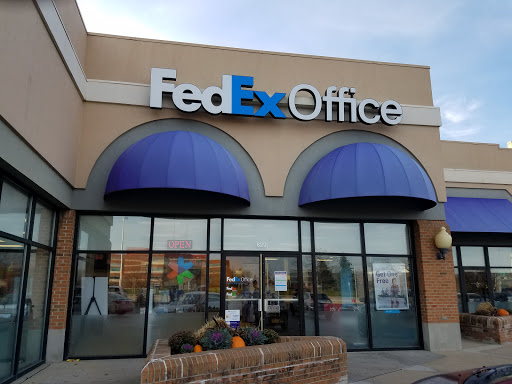 Print Shop «FedEx Office Print & Ship Center», reviews and photos, 829 N Mayfair Rd, Milwaukee, WI 53226, USA