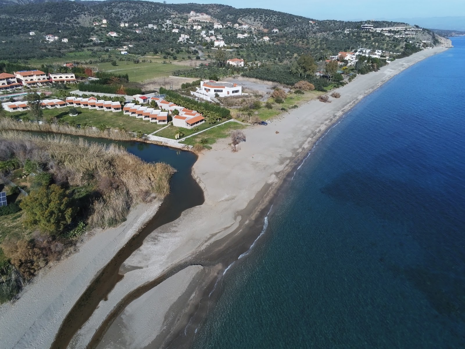 Fotografija Selinitsa beach z dolga ravna obala