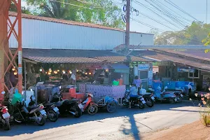 ตลาดสดใต้สะพานท่าทองใหม่ image