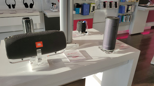 Cell Phone Store «T-Mobile», reviews and photos, 4203 Harrison Blvd, Ogden, UT 84403, USA