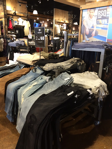 Clothing Store «Tillys», reviews and photos, 343 N Alafaya Trail, Orlando, FL 32828, USA