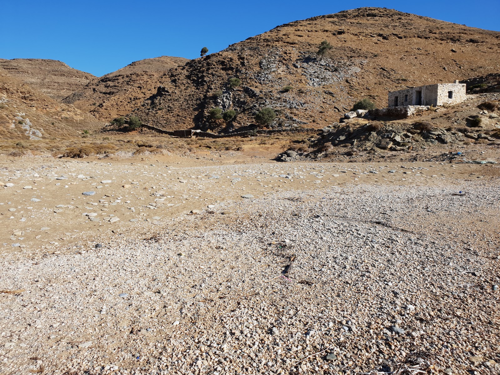 Schinos beach'in fotoğrafı doğal alan içinde bulunmaktadır