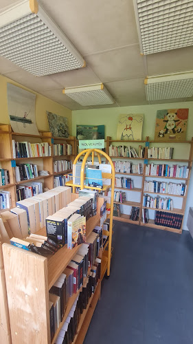 Bibliothèque à Urcuit