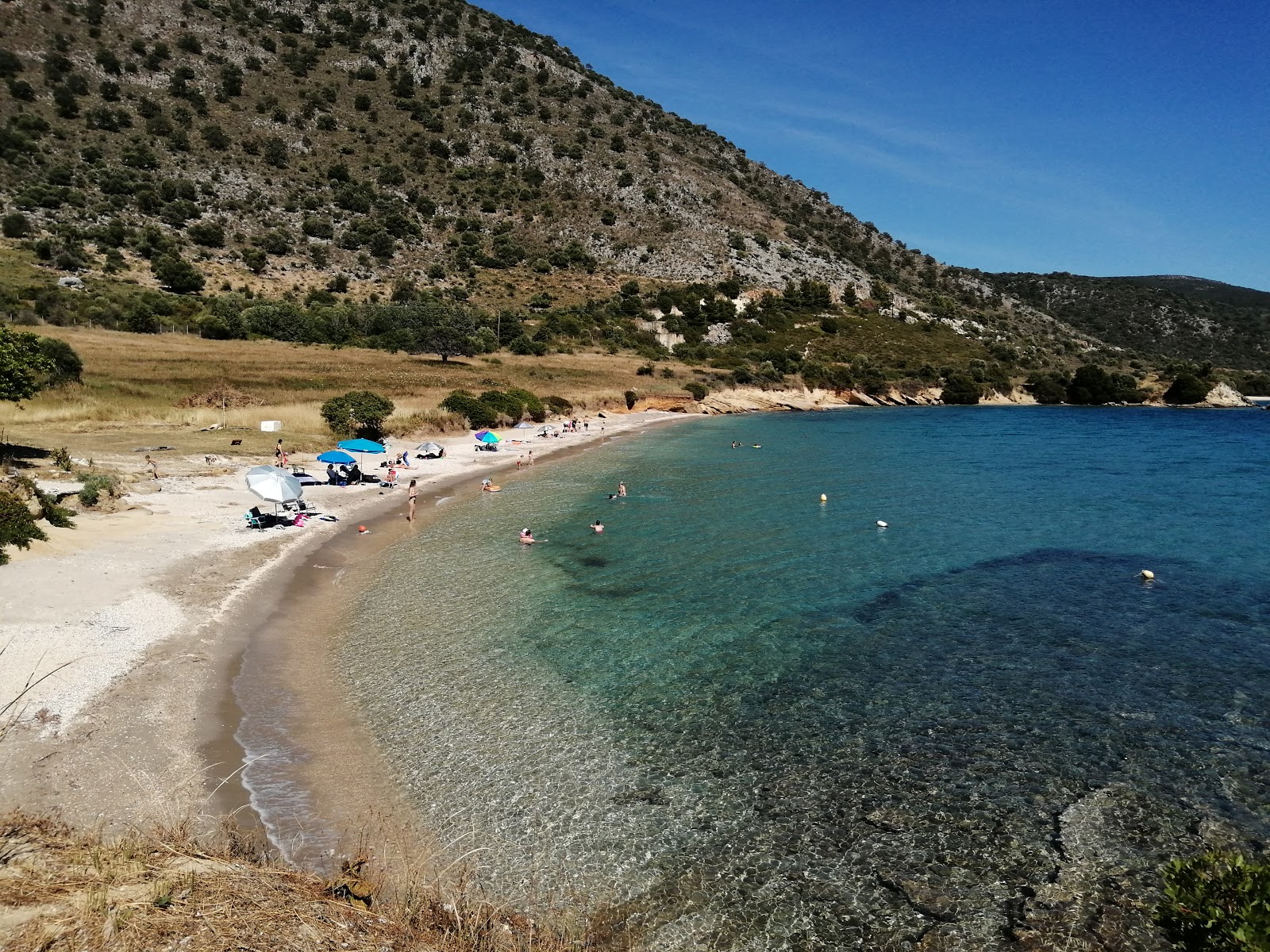 Foto van Agrilia beach met lichte fijne kiezelsteen oppervlakte