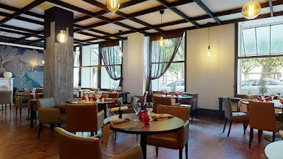 m Restaurant à Pau