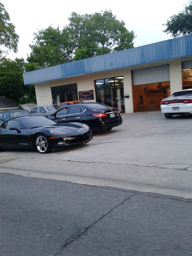 Collins Auto Clean Up en Rome
