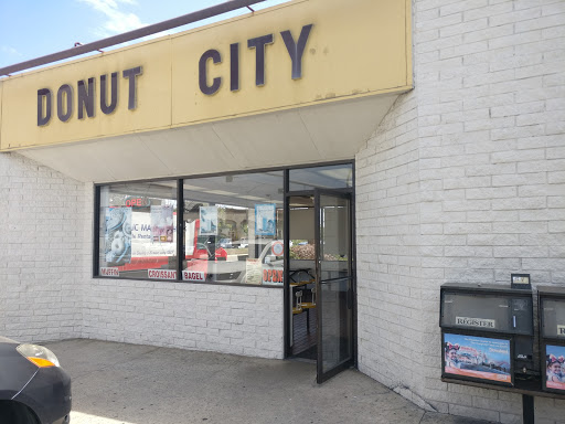Donut Shop «Donut City», reviews and photos, 1210 Pacific Coast Hwy, Seal Beach, CA 90740, USA