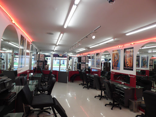 Tattoo Shop «Lucky Tattoo», reviews and photos, 1639 Washington Ave, Miami Beach, FL 33139, USA