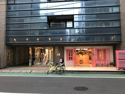 基本的な黒のドレスを購入する店 東京