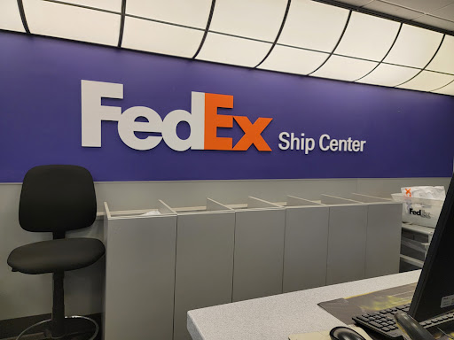 Shipping and Mailing Service «FedEx Ship Center», reviews and photos, 13500 EDS Dr, Herndon, VA 20171, USA