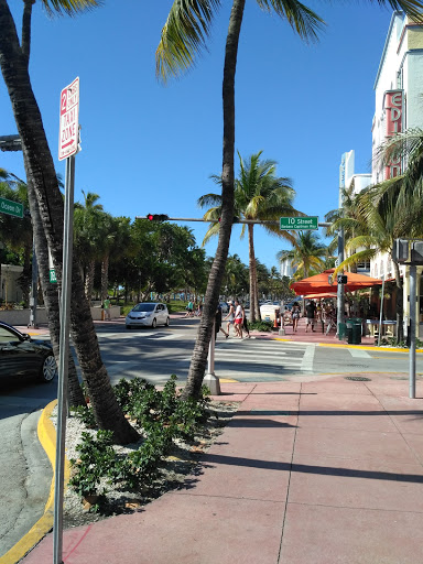 Clothing Store «Club Monaco Collins Avenue», reviews and photos, 624 Collins Ave, Miami Beach, FL 33139, USA