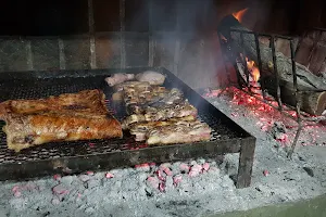 La Isla confitería y deportes image