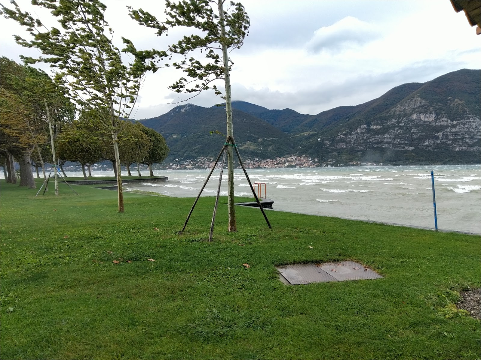 Fotografija Sassabar Beach priljubljeno mesto med poznavalci sprostitve