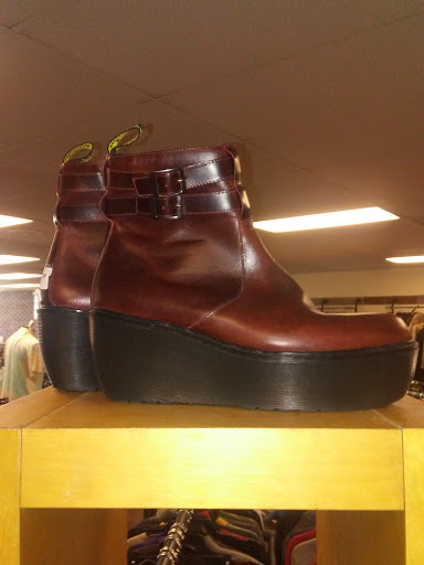 Thrift Store «Edgar & James – Goodwill Specialty Store & Donation Center», reviews and photos, 317 Torrance Blvd, Redondo Beach, CA 90277, USA