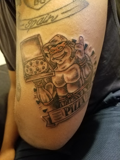 Tattoo Shop «Cloak and Dagger Tattoo», reviews and photos, 641 N Riverside Dr, Clarksville, TN 37040, USA