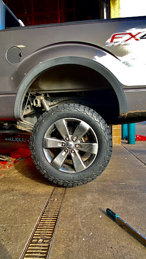 Tire Shop «Discount Tire Store - Tigard, OR», reviews and photos, 11462 SW Pacific Hwy, Tigard, OR 97223, USA