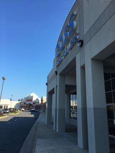 Clothing Store «Ross Dress for Less», reviews and photos, 1023 Edwards Ferry Rd NE, Leesburg, VA 20176, USA